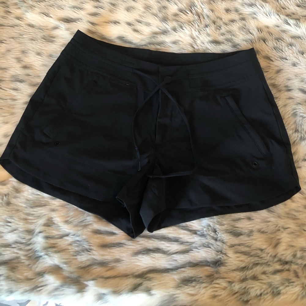 Athleta Hudson shorts size 4